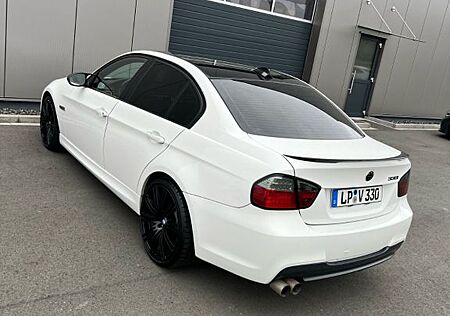 BMW 330i -