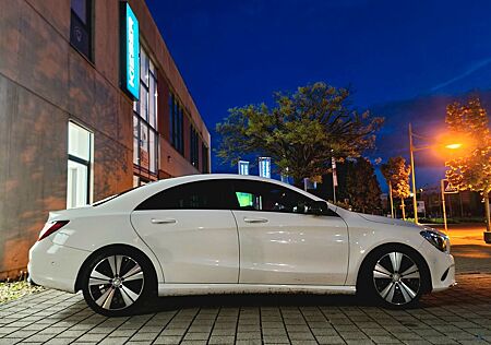 Mercedes-Benz CLA 220 CDi, AMG-Line, LED, Ambiente, Panorama..