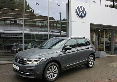 VW Tiguan Volkswagen Active 2.0 TDI DSG Navi,AHK,Pano,Standhei