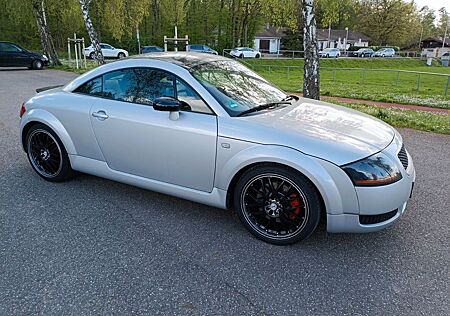 Audi TT Coupe 1.8T quattro 165 kW -