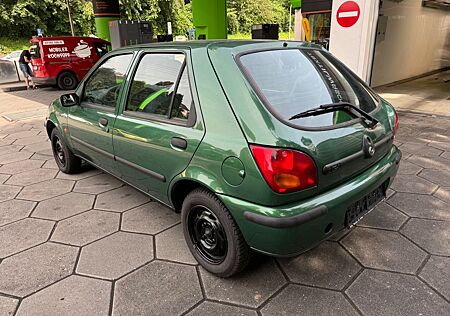 Mazda 121 1.3 16 TÜV NEU/ 5 Türig