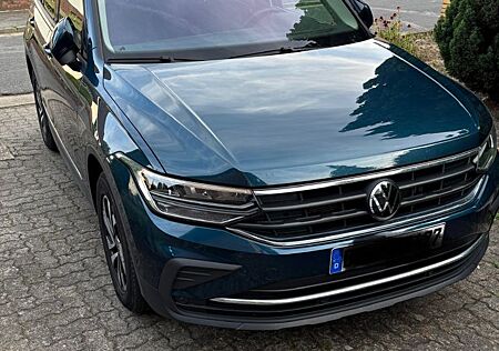 VW Tiguan Volkswagen 2.0 TDI SCR DSG ACTIVE ACTIVE