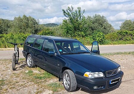 Volvo V70 XC AWD, AHK, 8-fach, TÜV neu (Winter-Daily)