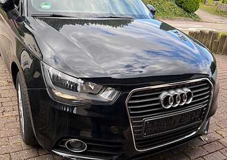 Audi A1 1.6 TDI 66kW Attraction -Unfall-