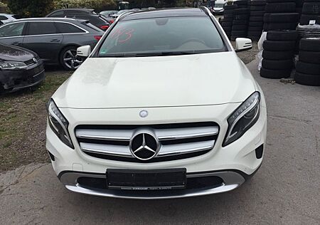Mercedes-Benz GLA 220 CDI / d 4Matic. PANORAMA