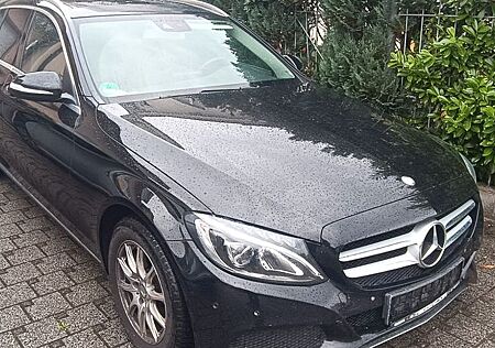 Mercedes-Benz C 220 BlueTEC T AVANTGARDE Standheizung LED Pano