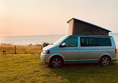 VW T5 California Volkswagen mit Aufstelldach und Campingausbau