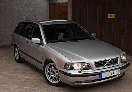 Volvo V40 T4 - 1.9 Turbo Kombi Auto