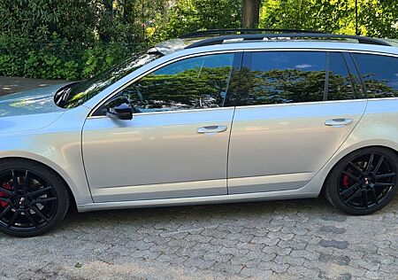 Skoda Octavia Combi 2.0 TDI RS - viel Ausstattung