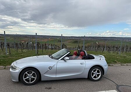 BMW Z4 Cabrio 2.5i Automatik | Leder Rot | TÜVNeu