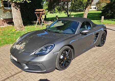 Porsche Boxster unfallfrei scheckheftgepflegt Garagenfzg