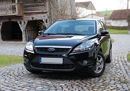 Ford Focus 1,6 Style+ schwarz