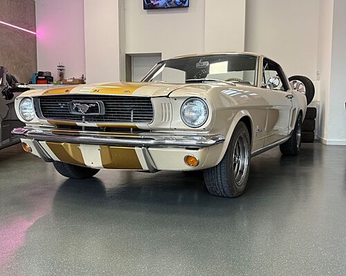 Ford Mustang V8 TÜV NEU H-Zulassung Leder Calif.-Car!