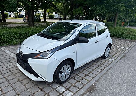 Toyota Aygo (X) Aygo (X) 1,0-l-VVT-i x x