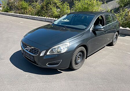 Volvo V60 Summum 2.4 Schiebedach SHZ Klima TÜV:12/26