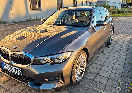 BMW 320d xDrive Touring Sport Line, Leder, H&K
