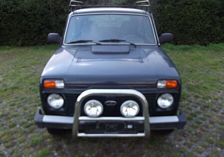 Lada Niva 1.7i ALLRAD/AHK/DACHTRÄGER/1.HAND