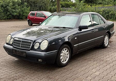 Mercedes-Benz E 200 ELEGANCE*KLIMA*ALU*TÜV*D4*HOLZ*ANGEBOT*