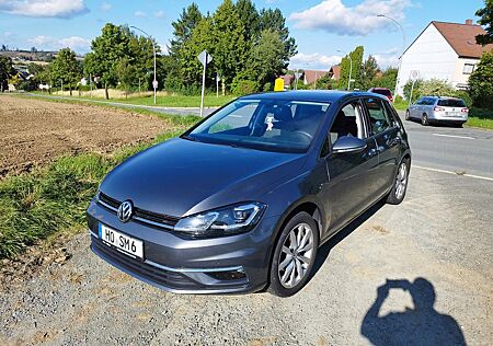 VW Golf Volkswagen 1.0 TSI Edition / LED-Licht / AHK / 110PS