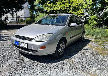 Ford Focus 1.6 Ambiente Autom. Ambiente