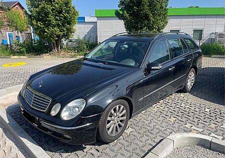 Mercedes-Benz 220
