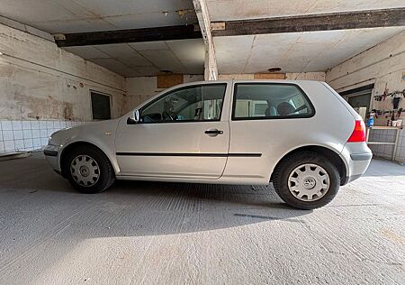 VW Golf Volkswagen 1.4 Basis 16V 75PS
