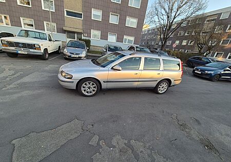 Volvo V70 2.4 D5 - TÜV NEU