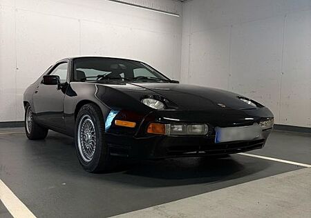 Porsche 928 s