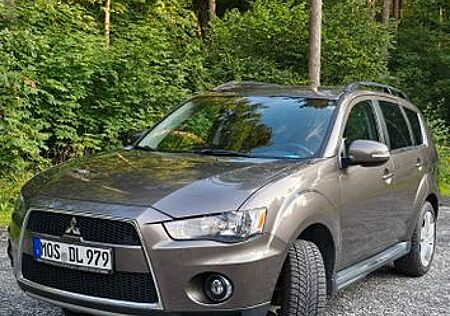 Mitsubishi Outlander 2.0 2WD Benzin LPG NEU TÜV AHK Tausch