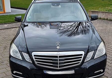 Mercedes-Benz E 350 CGI T BlueEFFICIENCY Vollausstattung!!!