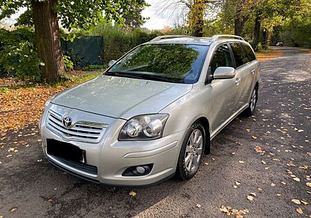 Toyota Avensis Combi | 2.HD | TÜV | SERVICE NEU