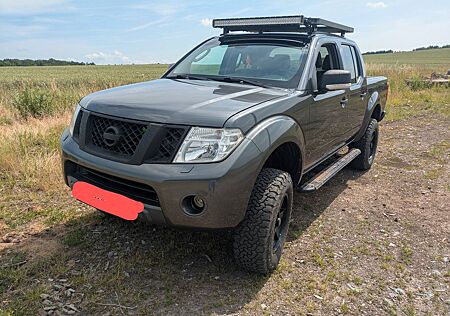 Nissan Navara Pickup Double Cap SE 4x4 VIELE EXTRAS