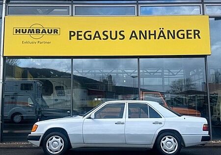 Mercedes-Benz 260 E Limousine PKW Oldtimer AHK