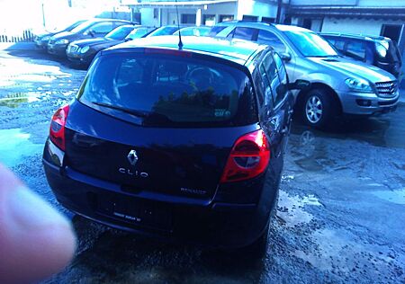 Renault Clio by RIP CURL 1.2 16V Eco2 55kW KLIMA