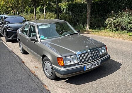 Mercedes-Benz 260 E