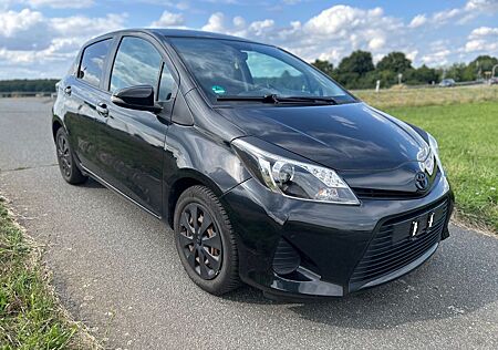 Toyota Yaris Hybrid Life