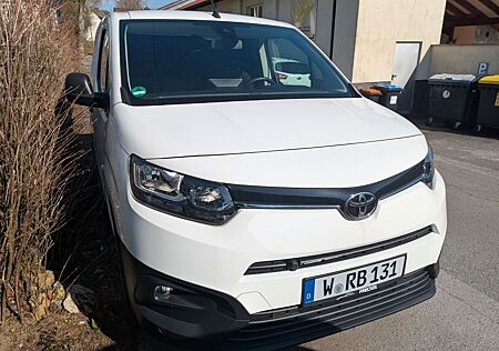 Toyota Pro Ace Proace City mit Trennwand