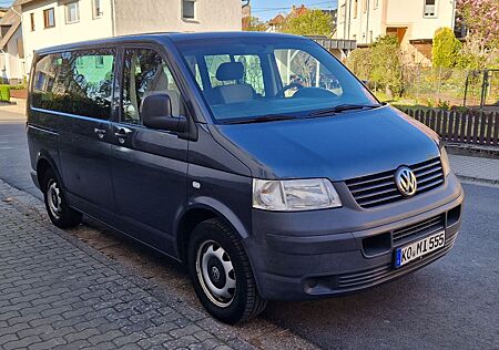 VW T5 Multivan Volkswagen 2,5 L