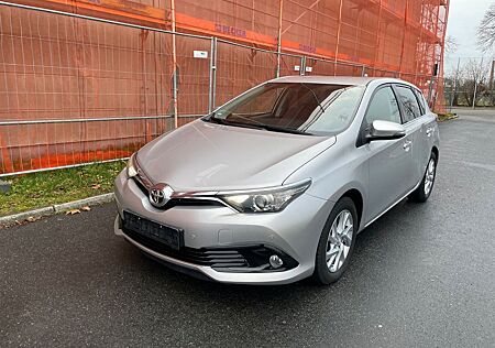 Toyota Auris Executive*Erst 27000 Km*2.Hand*Navi*Kamera