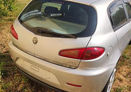 Alfa Romeo 147 1.9 JTDM 8V -