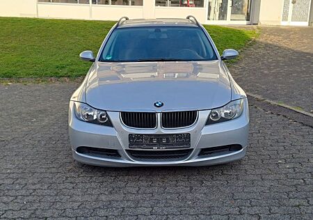 BMW 320i touring TÜV Neu/Panorama/Leder