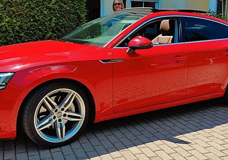 Audi A5 Nicht schon wieder schwarz/weiß/grau/...