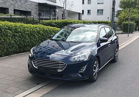 Ford Focus 1,5 EcoBlue LED-Scheinwerfer 1. Hand