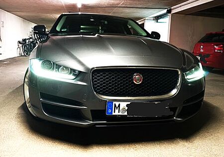 Jaguar XE 20d 180PS Portfolio Automatik Portfolio