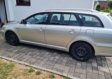 Toyota Avensis Combi Sol 2,2-l-D-CAT Sol