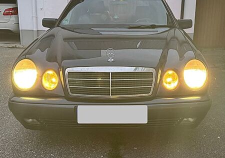 Mercedes-Benz E 200 CLASSIC Classic