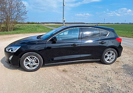 Ford Focus 1,0 EcoBoost 92kW Cool & Connect Cool ...