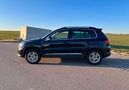 VW Tiguan Volkswagen 2.0 TDI DSG 4MOT BMo T CUP Sport & St...