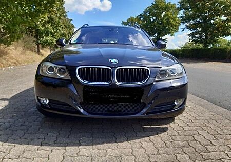 BMW 320i Touring -