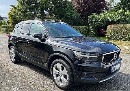 Volvo XC 40 XC40 D3 KEYLESS SCHECKHEFTGEPFLEGT AHK NAVI
